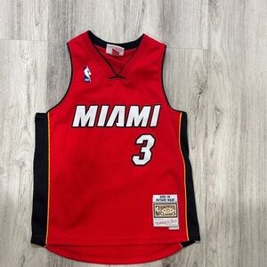 Mitchell & Ness Miami red heat kids  Basketball Jersey 05-06 size 10-12